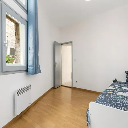 L'hibiscus - Dans Le Centre Historique Pézenas